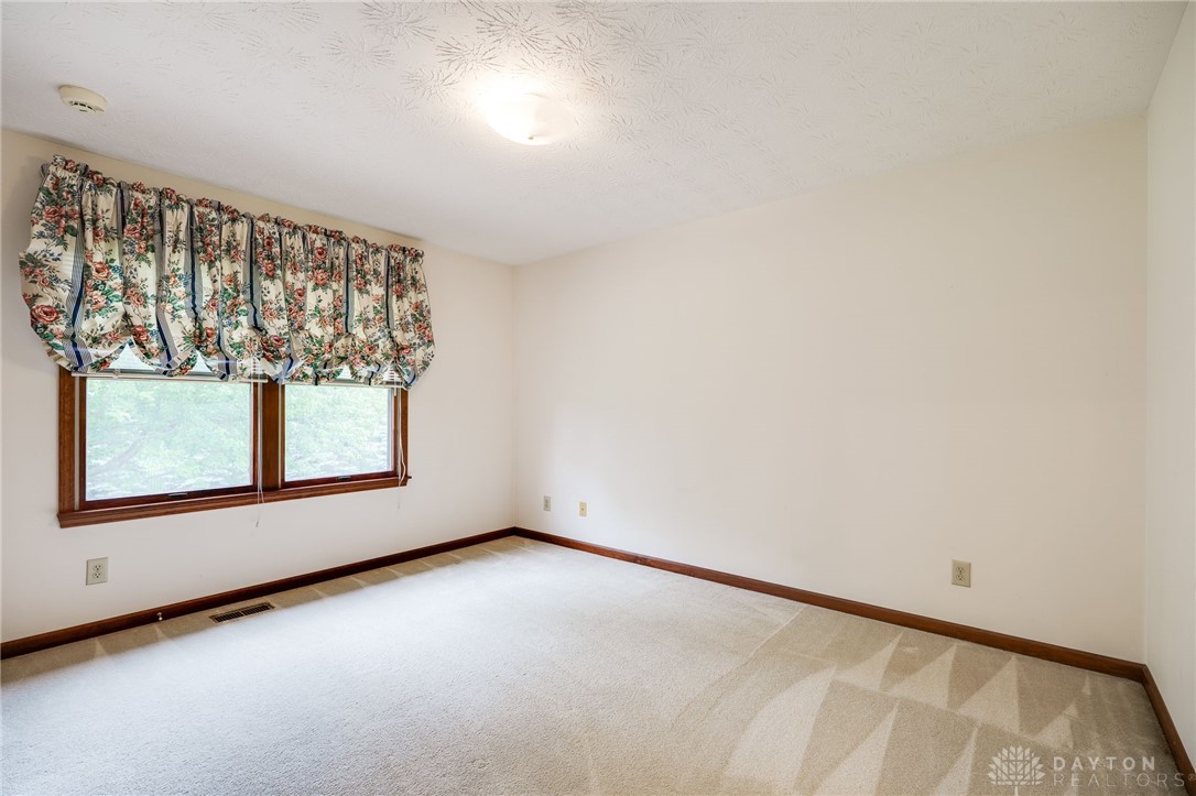 1404 Saint Andrews Court, Springboro, Ohio image 25