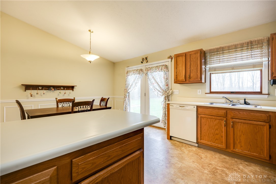 6577 Joellen Drive, Goshen, Ohio image 24