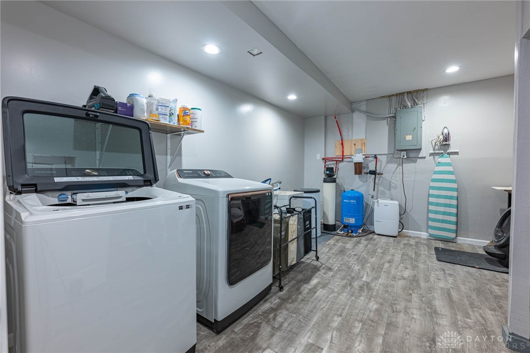 1565 Woods Drive, Beavercreek, Ohio image 36