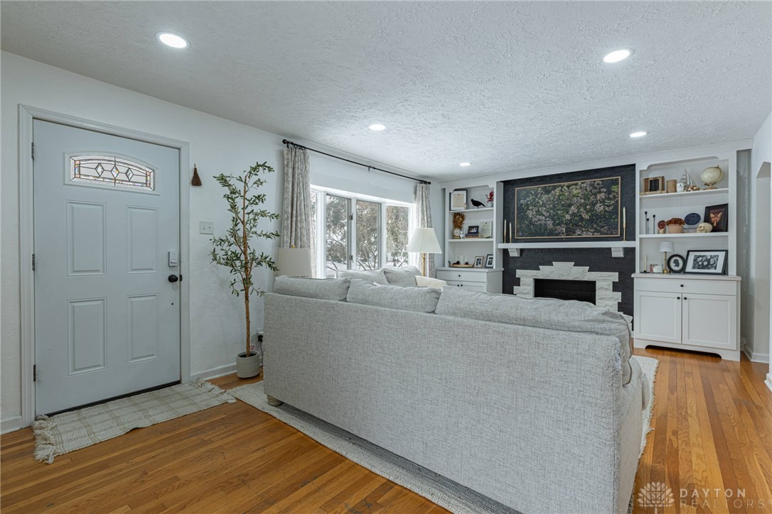 1565 Woods Drive, Beavercreek, Ohio image 4