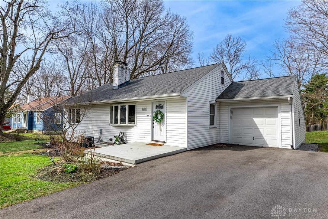 1565 Woods Drive, Beavercreek, Ohio image 3