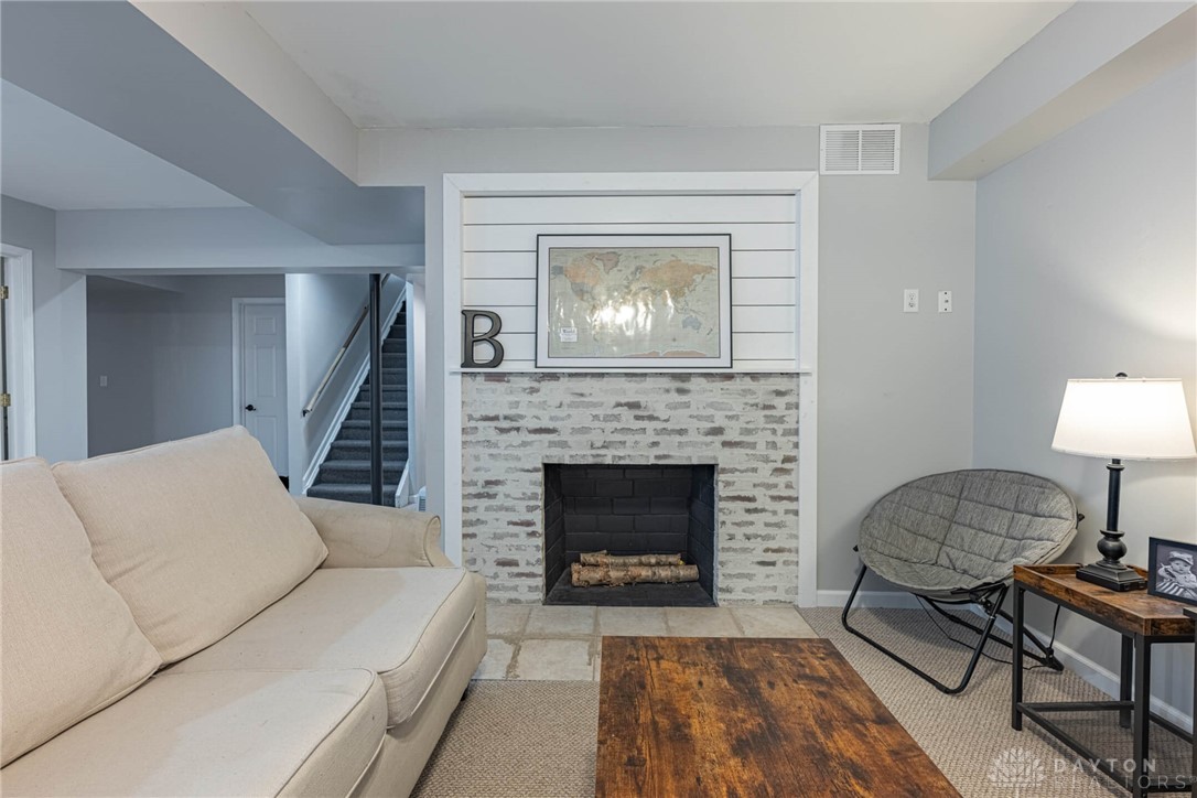 1565 Woods Drive, Beavercreek, Ohio image 34