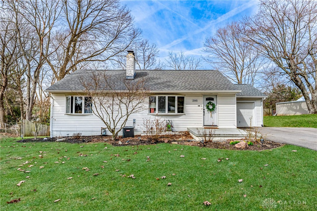 1565 Woods Drive, Beavercreek, Ohio image 1