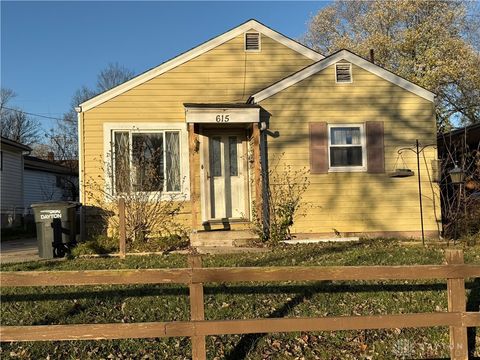 Photo of 615 Circle Road, Dayton, OH 45417 (MLS # 947851)