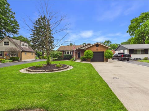 Homes For Sale - 21 Dorchester Drive<br/> Clayton, OH 45415