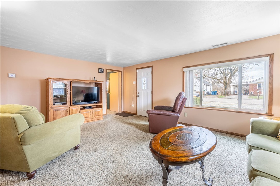 Dayton, Ohio 45404, United States, 3 Bedrooms Bedrooms, ,1 BathroomBathrooms,Residential,Pending,92813