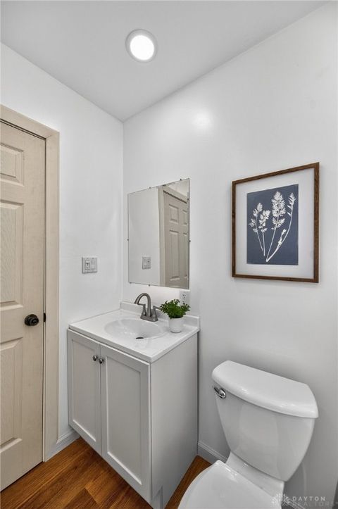 Tiny photo for 2008 Crescent Boulevard, Middletown, OH 45042 (MLS # 945341)