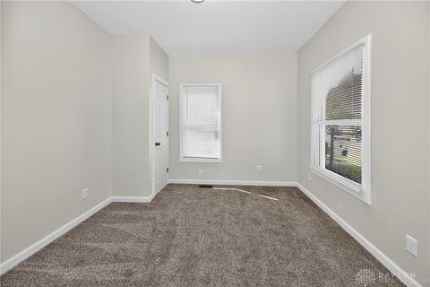 Tiny photo for 2008 Crescent Boulevard, Middletown, OH 45042 (MLS # 945341)