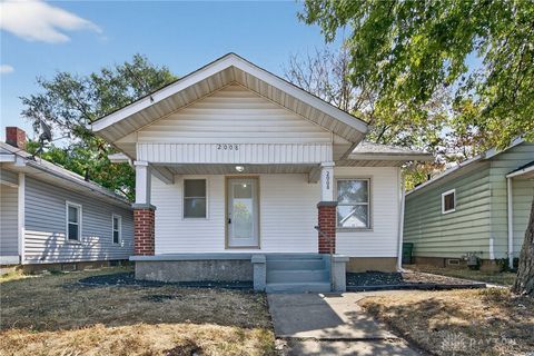 Tiny photo for 2008 Crescent Boulevard, Middletown, OH 45042 (MLS # 945341)