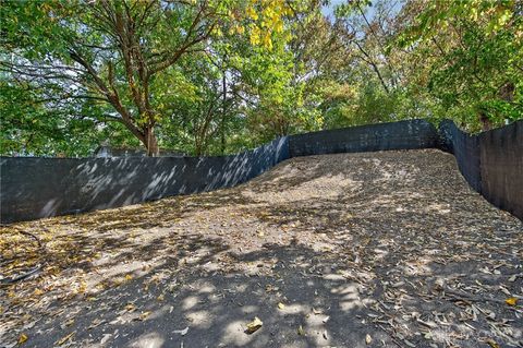 Tiny photo for 2008 Crescent Boulevard, Middletown, OH 45042 (MLS # 945341)