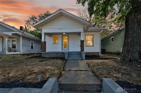 Photo of 2008 Crescent Boulevard, Middletown, OH 45042 (MLS # 945341)