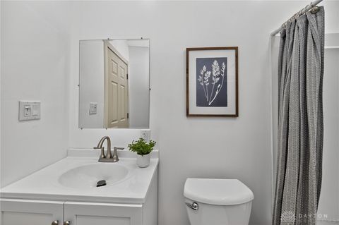 Tiny photo for 2008 Crescent Boulevard, Middletown, OH 45042 (MLS # 945341)