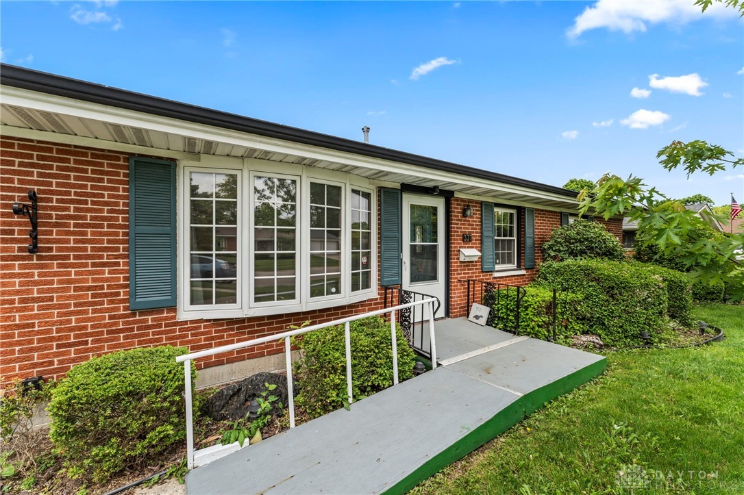 337 N Garber Drive, Tipp City, Ohio image 2