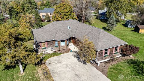 Photo of 805 Brande Drive, Eaton, OH 45320 (MLS # 949878)