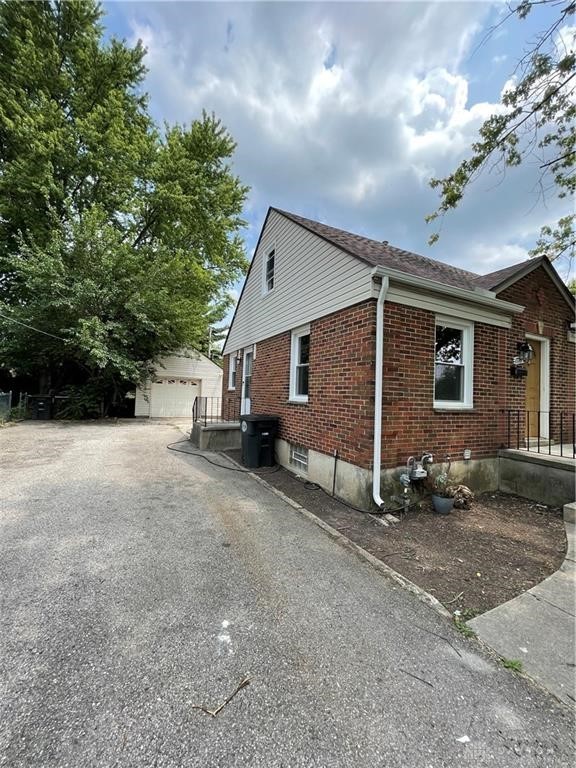 1776 Hearthstone Drive, Dayton, Ohio image 2