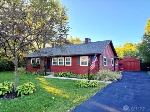 Photo of 604 Schuyler Drive, Kettering, OH 45429 (MLS # 945955)