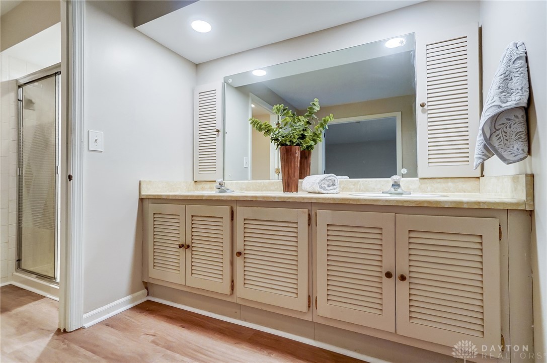 Dayton, Ohio 45459, United States, 5 Bedrooms Bedrooms, ,3 BathroomsBathrooms,Residential,Pending,105943