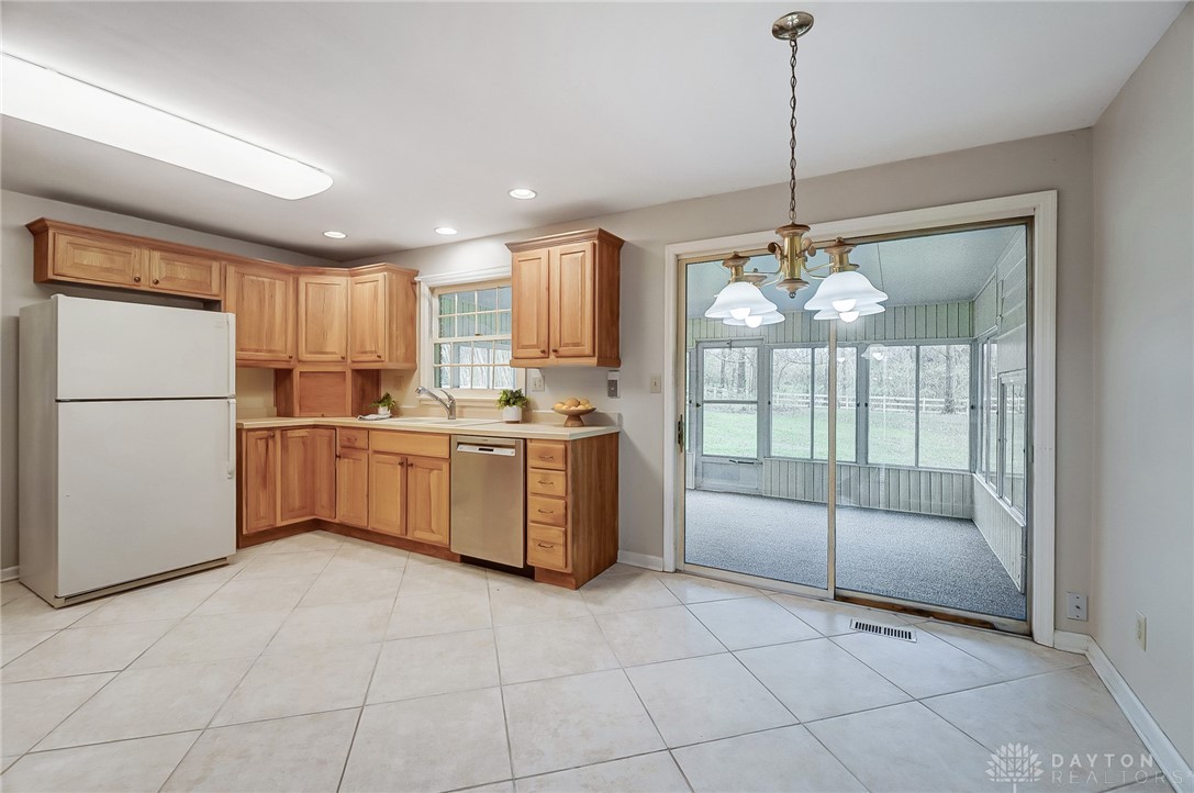 Dayton, Ohio 45459, United States, 5 Bedrooms Bedrooms, ,3 BathroomsBathrooms,Residential,Pending,105943