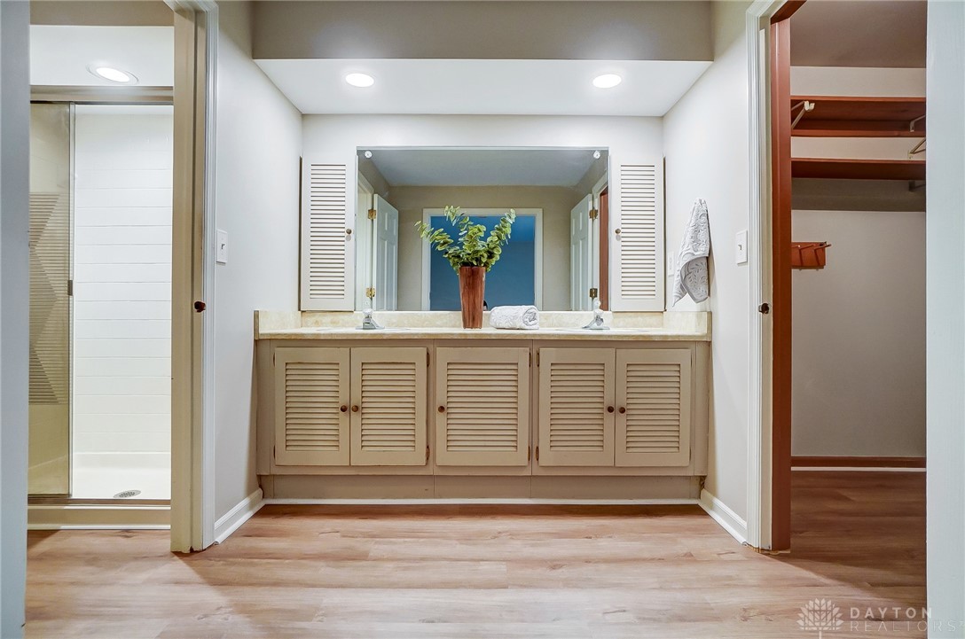 Dayton, Ohio 45459, United States, 5 Bedrooms Bedrooms, ,3 BathroomsBathrooms,Residential,Pending,105943