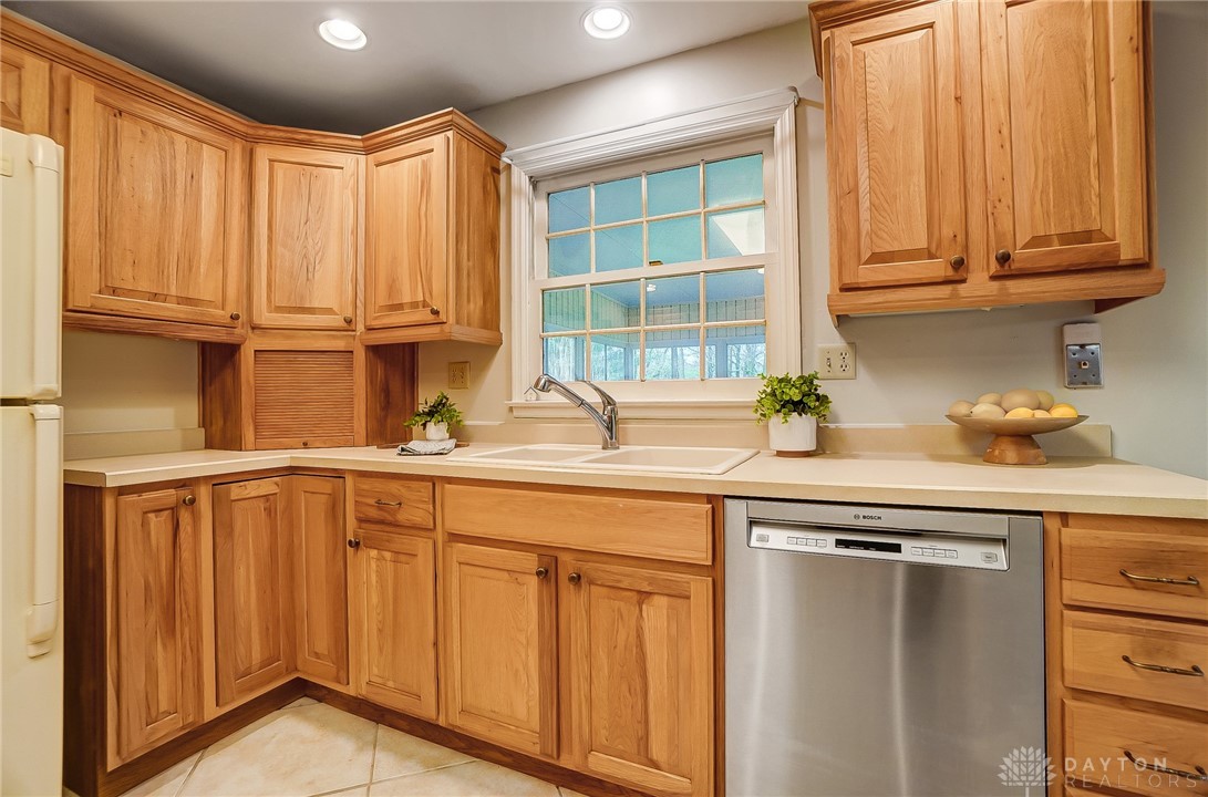 Dayton, Ohio 45459, United States, 5 Bedrooms Bedrooms, ,3 BathroomsBathrooms,Residential,Pending,105943