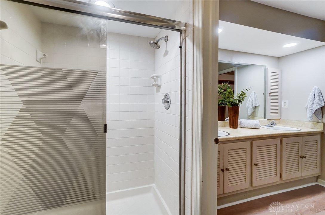 Dayton, Ohio 45459, United States, 5 Bedrooms Bedrooms, ,3 BathroomsBathrooms,Residential,Pending,105943