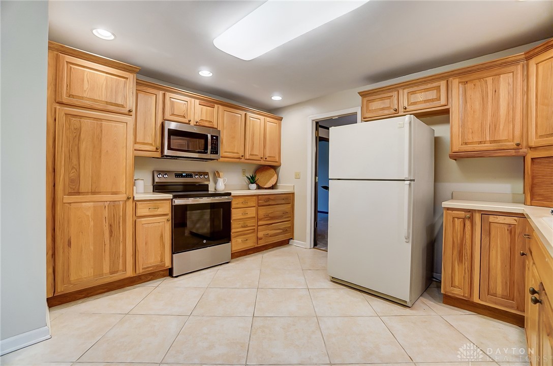 Dayton, Ohio 45459, United States, 5 Bedrooms Bedrooms, ,3 BathroomsBathrooms,Residential,Pending,105943