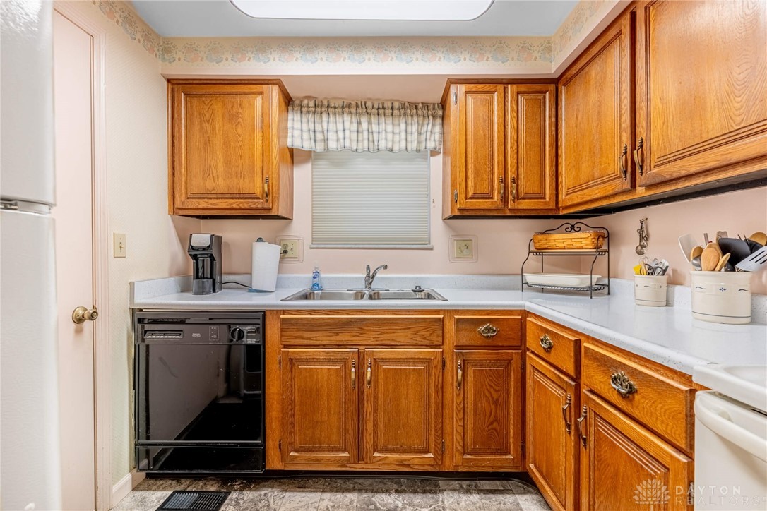 Dayton, Ohio 45424, United States, 3 Bedrooms Bedrooms, ,2 BathroomsBathrooms,Residential,Pending,208716