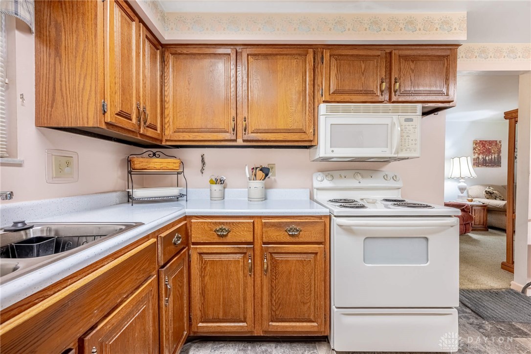 Dayton, Ohio 45424, United States, 3 Bedrooms Bedrooms, ,2 BathroomsBathrooms,Residential,Pending,208716