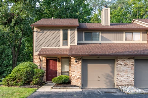 2 beds bed, 2.5 baths bath property at 696 Hidden Valley Court, Fairborn, OH 45324