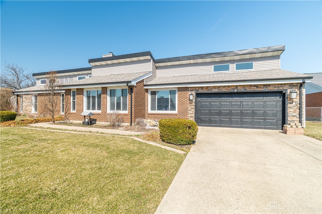 1700 Elaina Drive, Springfield, Ohio image 3