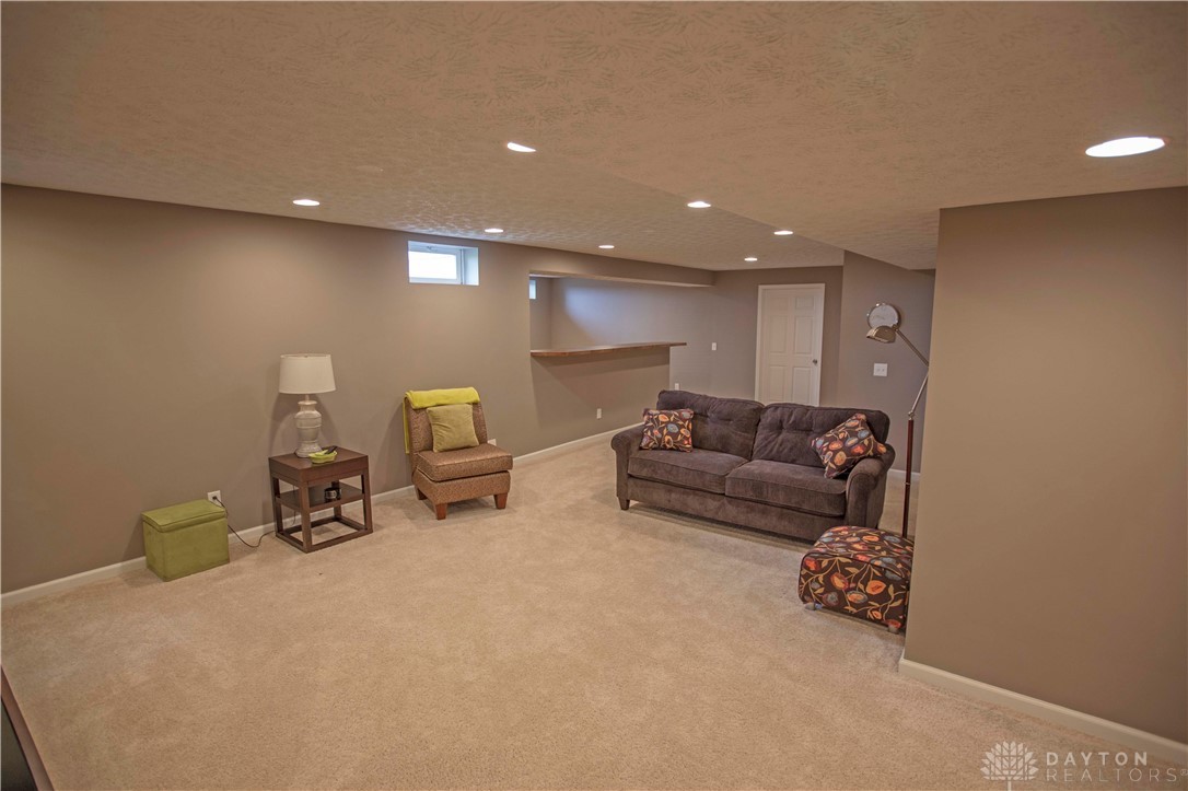4560 James Madison Trail, Kettering, Ohio image 32