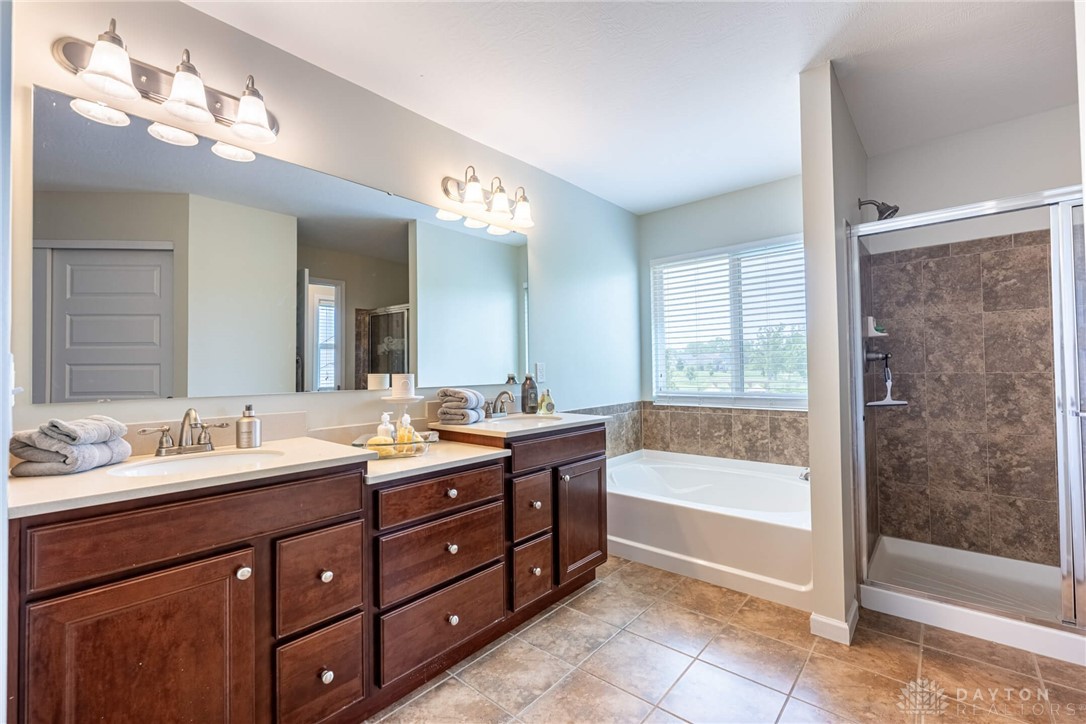 370 Clearsprings Drive, Springboro, Ohio image 27