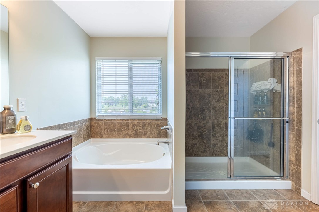370 Clearsprings Drive, Springboro, Ohio image 28