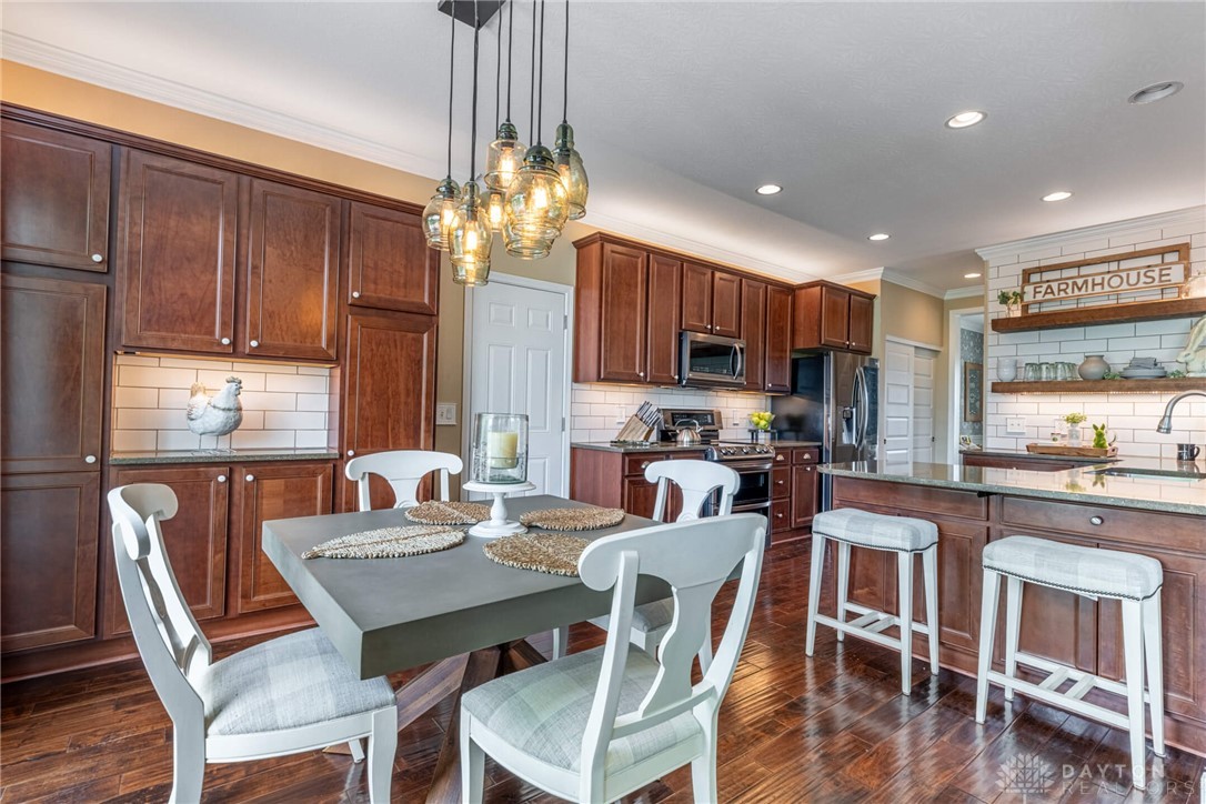 370 Clearsprings Drive, Springboro, Ohio image 14