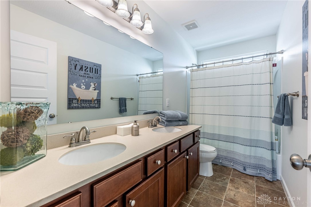 370 Clearsprings Drive, Springboro, Ohio image 33
