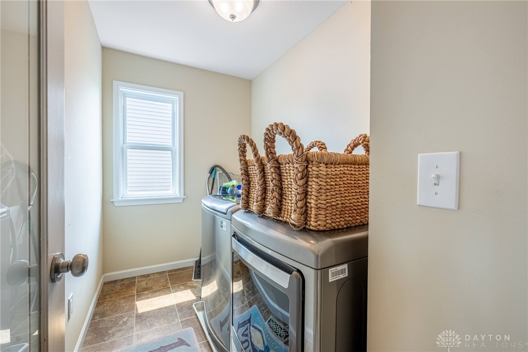 370 Clearsprings Drive, Springboro, Ohio image 34