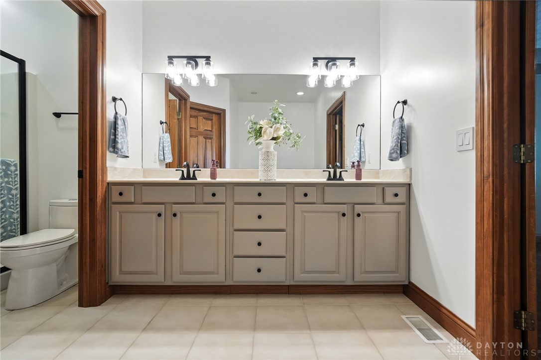 Washington Twp, Ohio 45458, United States, 4 Bedrooms Bedrooms, ,5 BathroomsBathrooms,Residential,Active,191076