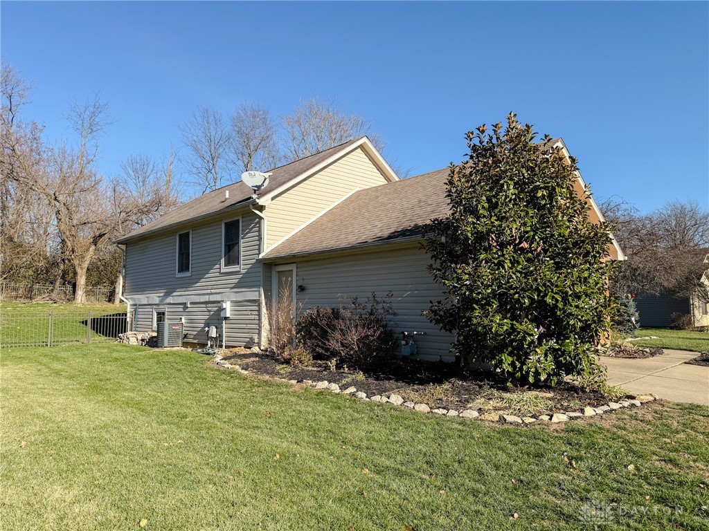 6825 Marwyck Drive, Dayton, Ohio image 3