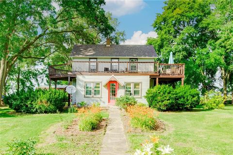Photo of 68 W Yellow Springs-Fairfield Road, Yellow Springs Vlg, OH 45387 (MLS # 962398)