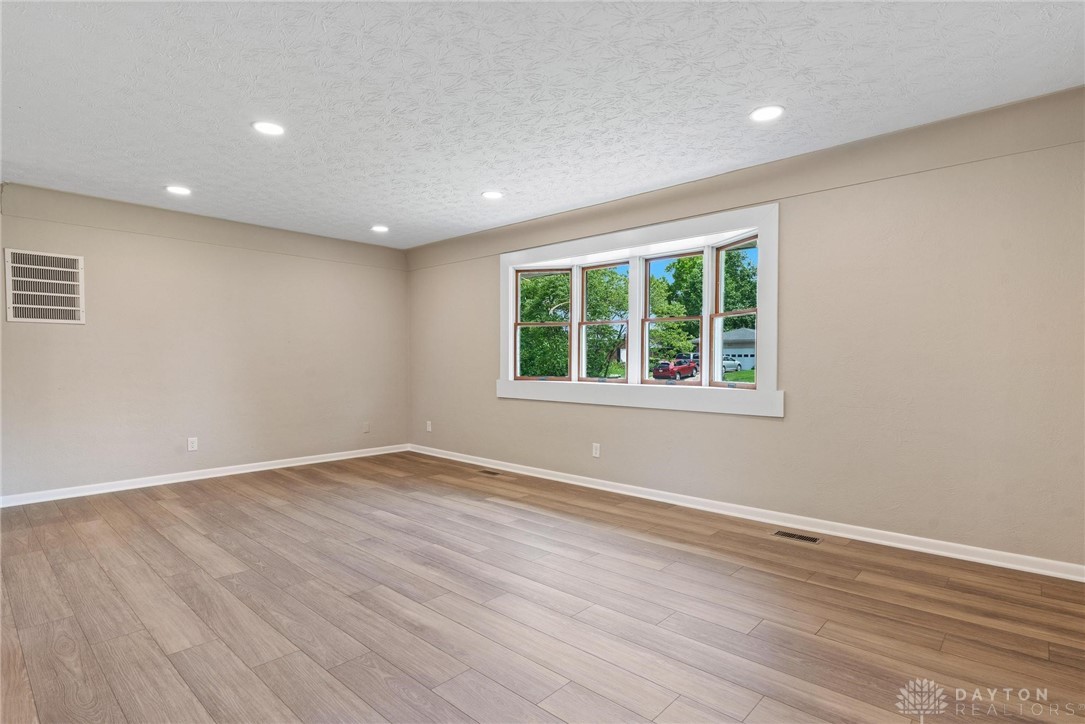 2449 Pine Knott Drive, Beavercreek, Ohio image 6