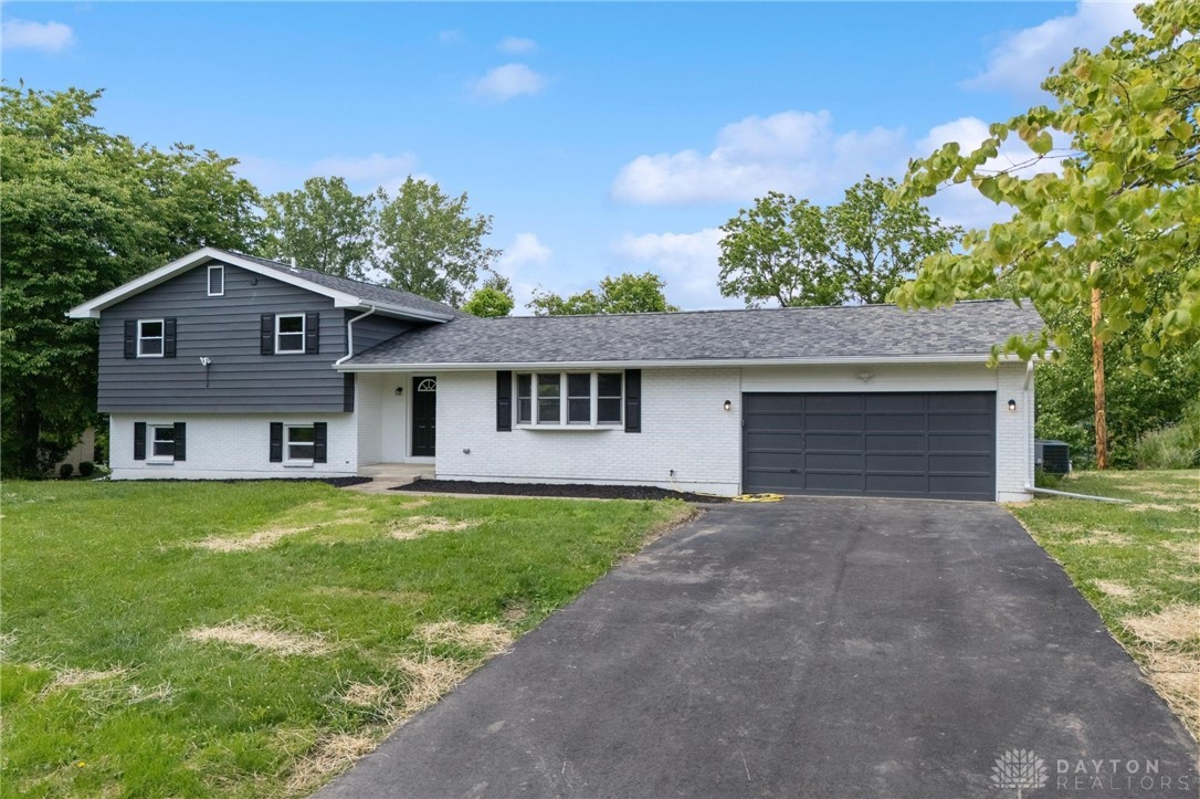 2449 Pine Knott Drive, Beavercreek, Ohio image 3