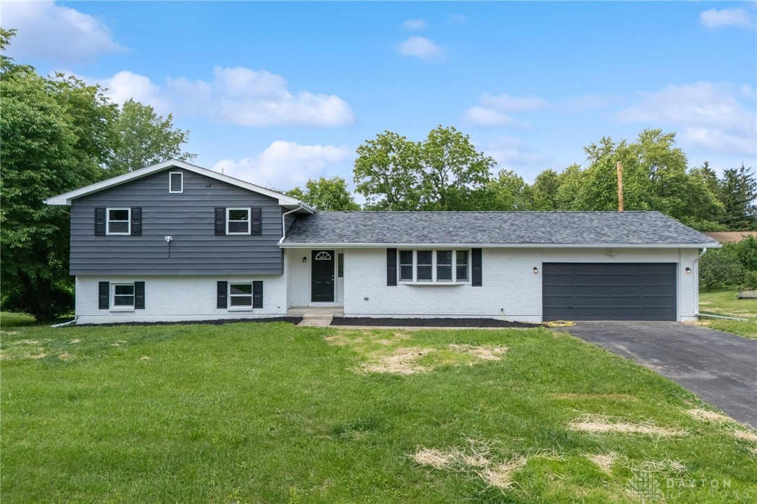 2449 Pine Knott Drive, Beavercreek, Ohio image 1