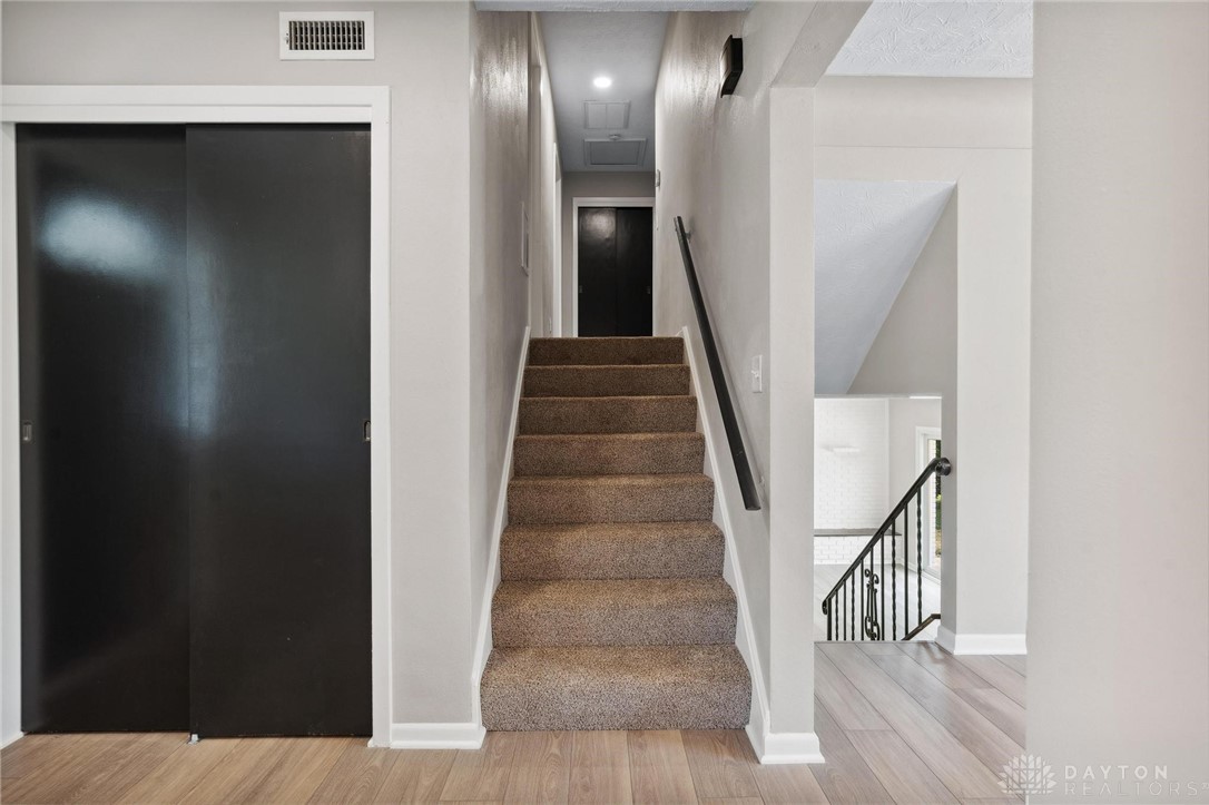2449 Pine Knott Drive, Beavercreek, Ohio image 16