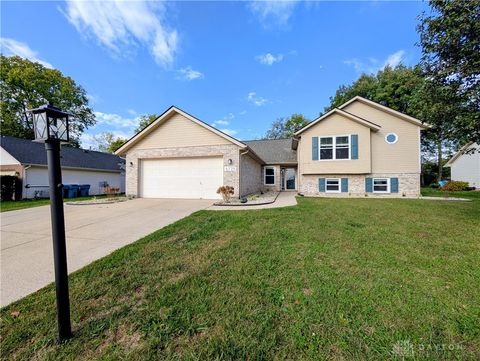 Photo of 6739 Evergreen Woods Drive, Dayton, OH 45424 (MLS # 945247)