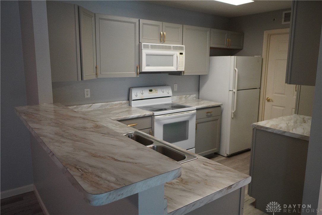 3049 Westminster Drive #101, Beavercreek, Ohio image 4