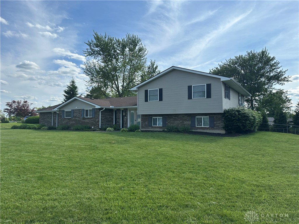2419 Meadow Green Drive, Beavercreek, Ohio image 2
