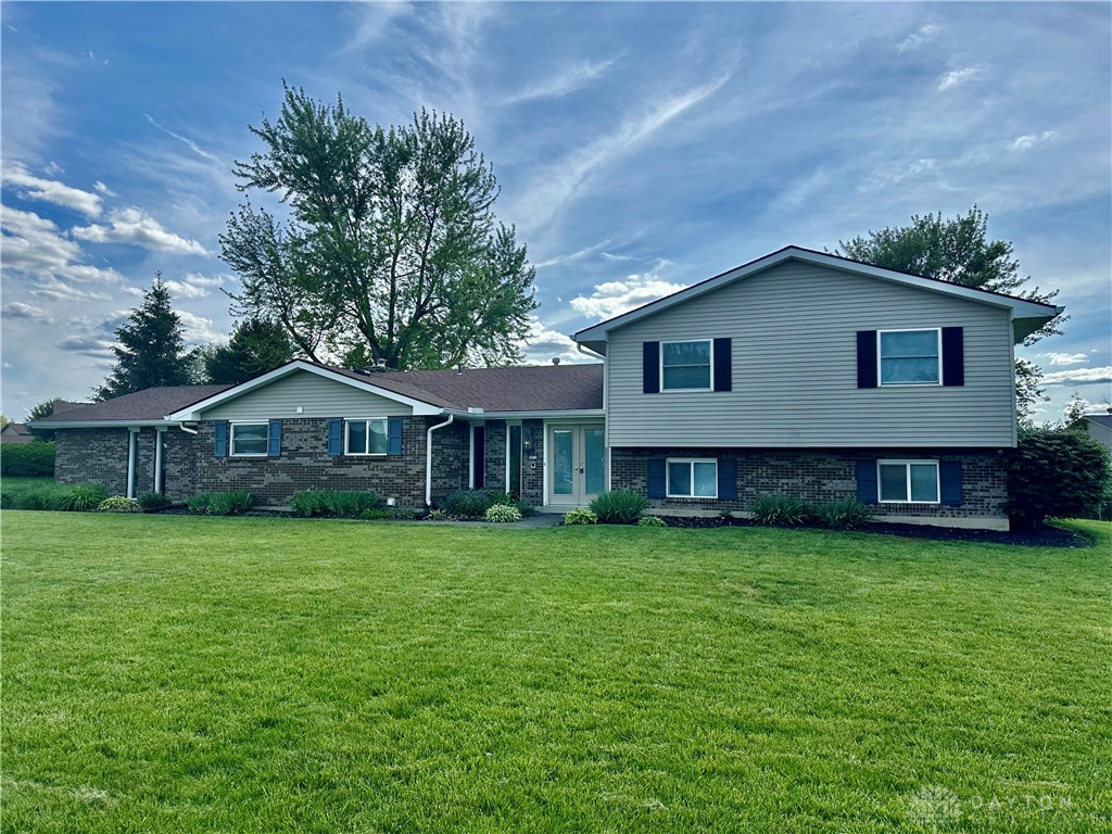 2419 Meadow Green Drive, Beavercreek, Ohio image 1