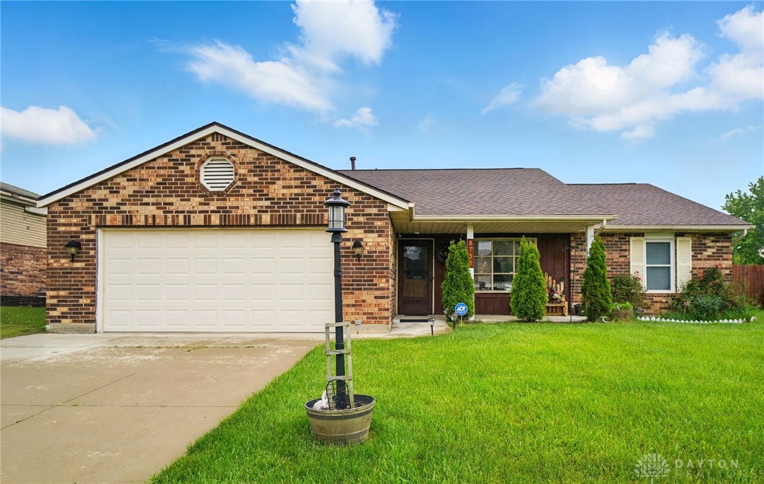 8731 Emeraldgate Drive, Dayton, Ohio image 2