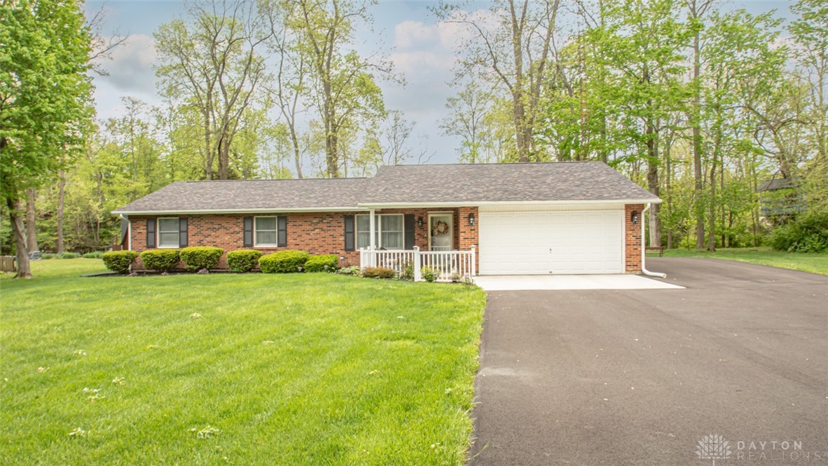 619 Lakengren Drive, Eaton, Ohio image 2