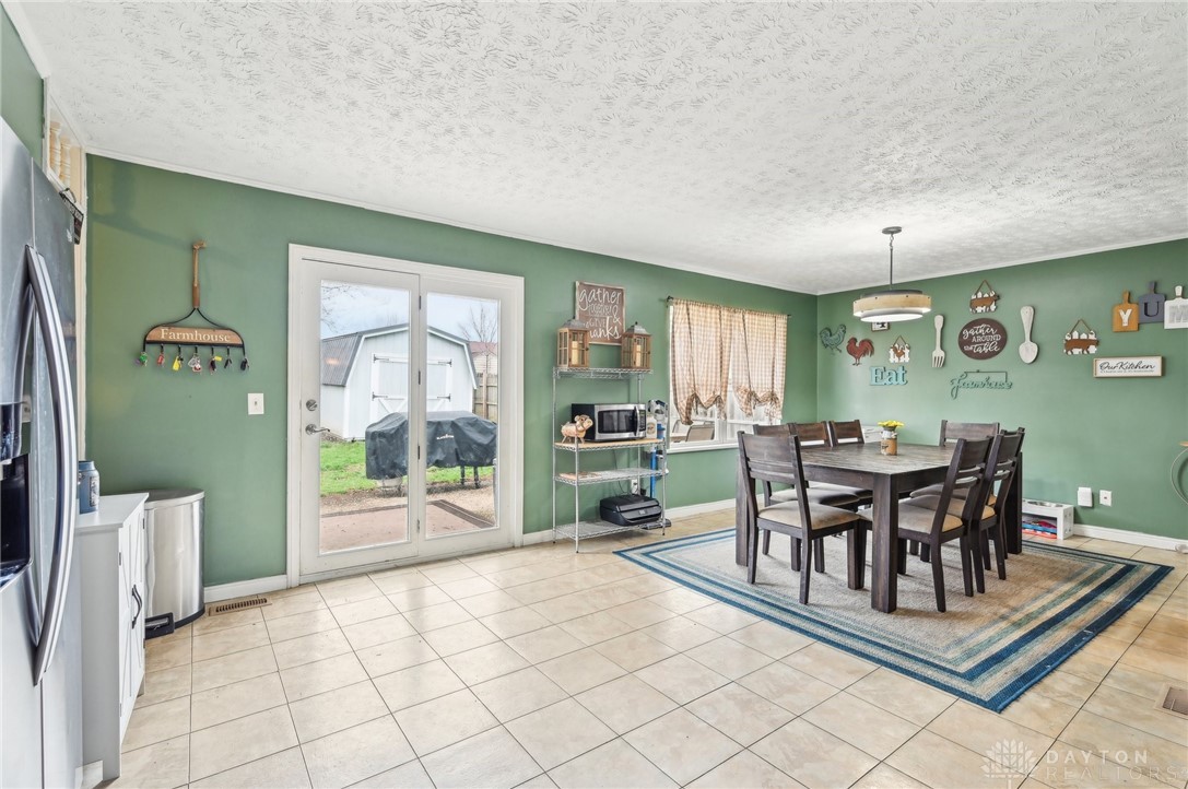 1583 Roxbury Drive, Xenia, Ohio image 8